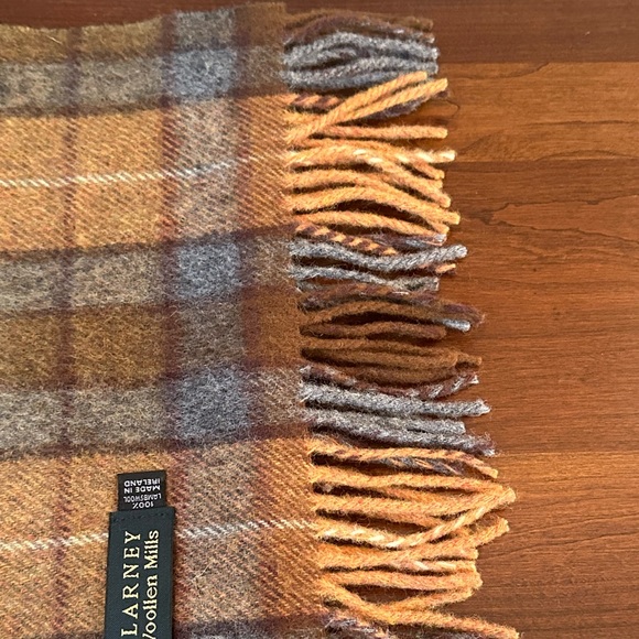 🌟HP🌟NWOT Tan & Gray Plaid 100% Lambswool Scarf Blarney Woollen Mills Ireland - Picture 6 of 9